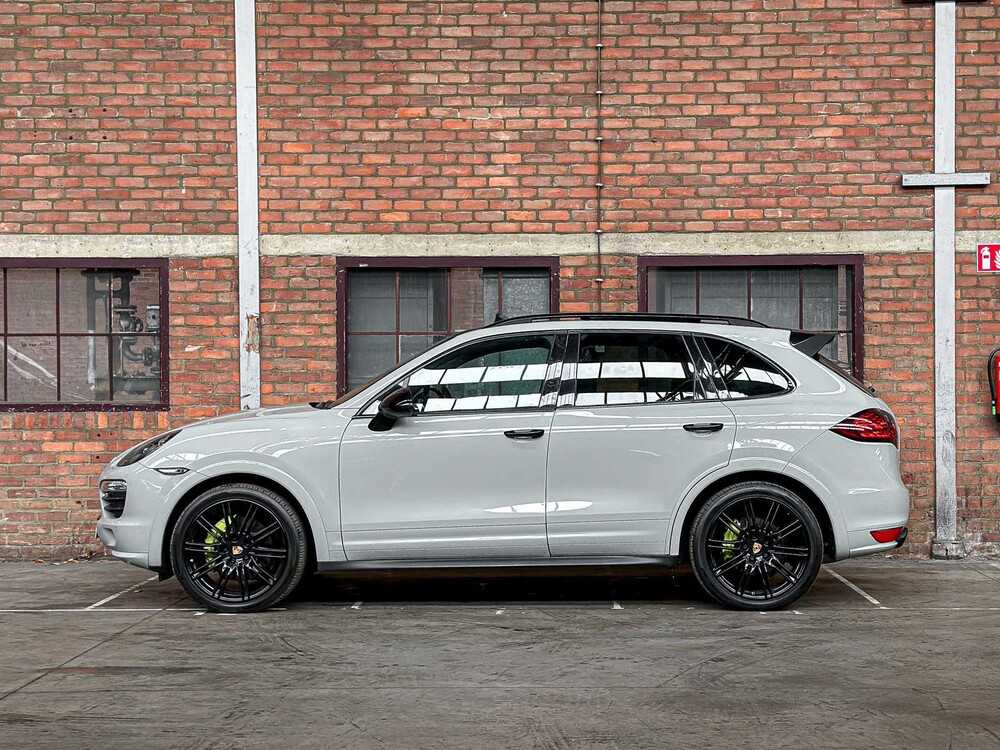 Porsche Cayenne S 4.8 V8 Sport-Chrono 400pk 2013, JP-842-T
