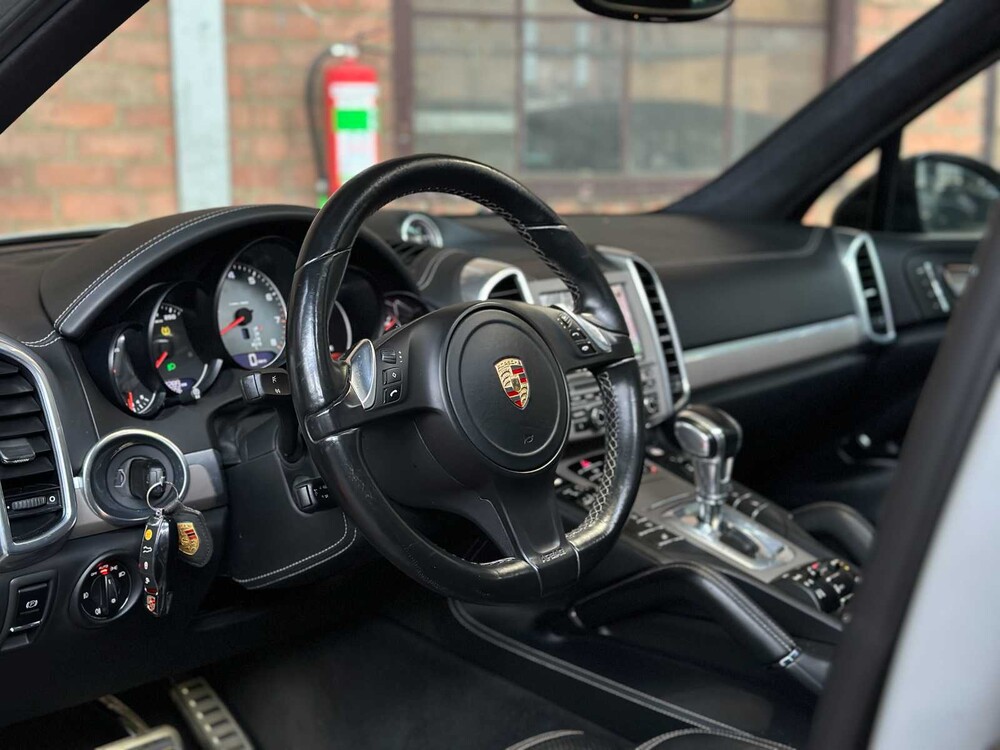 Porsche Cayenne S 4.8 V8 Sport-Chrono 400pk 2013, JP-842-T