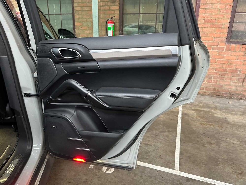 Porsche Cayenne S 4.8 V8 Sport-Chrono 400pk 2013, JP-842-T