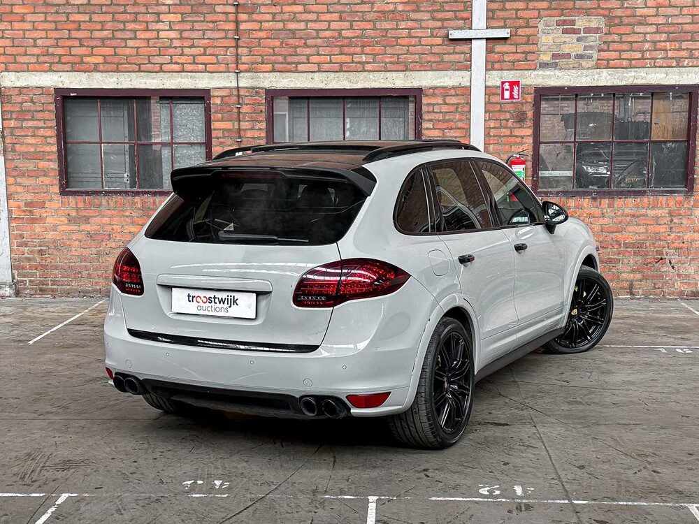 Porsche Cayenne S 4.8 V8 Sport-Chrono 400pk 2013, JP-842-T