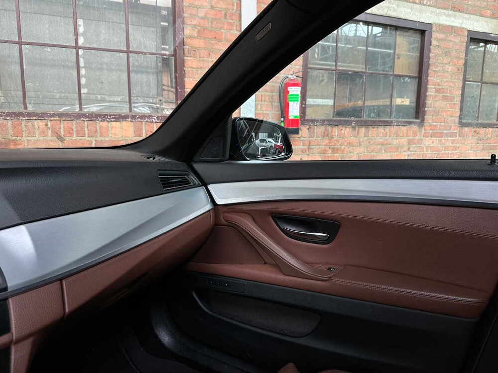 BMW 550i 4.4 V8 High Executive M-Sport F11 408pk 2011 5-serie Touring, HP-259-J