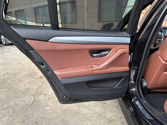 BMW 550i 4.4 V8 High Executive M-Sport F11 408pk 2011 5-serie Touring, HP-259-J