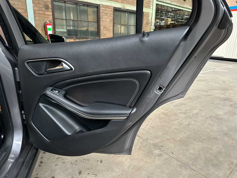 Mercedes-Benz GLA200 CDI Ambition 136pk 2015 GLA-klasse, N-761-BJ