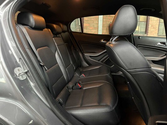 Mercedes-Benz GLA200 CDI Ambition 136pk 2015 GLA-klasse, N-761-BJ