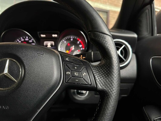 Mercedes-Benz GLA200 CDI Ambition 136pk 2015 GLA-klasse, N-761-BJ