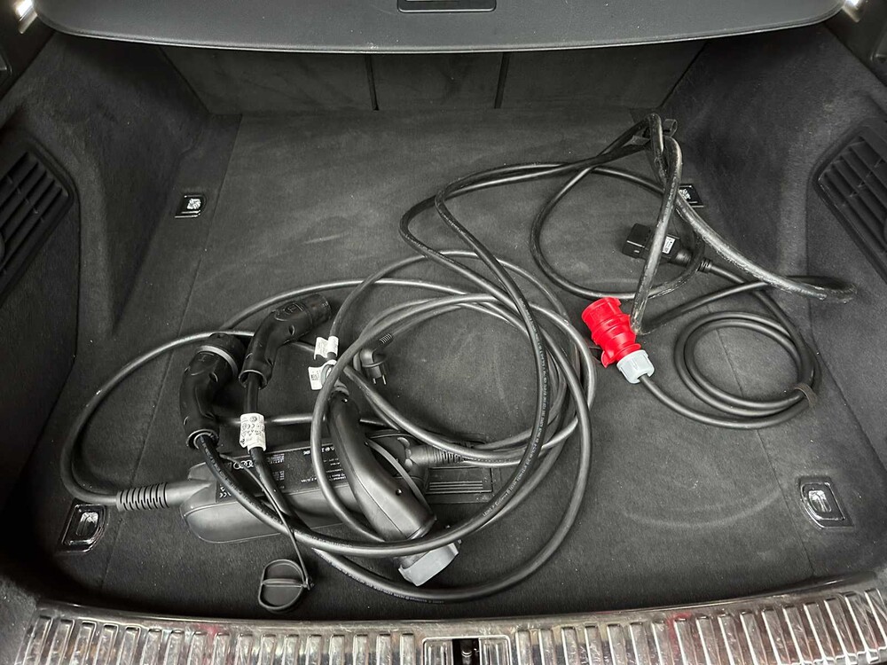 Audi e-tron 50 Quattro Edition 71 kWh 313pk 2020 (Origineel-NL), J-388-LL