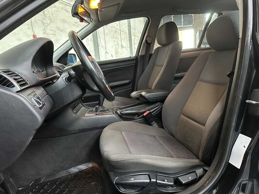 BMW 316i Touring Black & Silver 3-serie 114pk 2003, 62-LK-SL