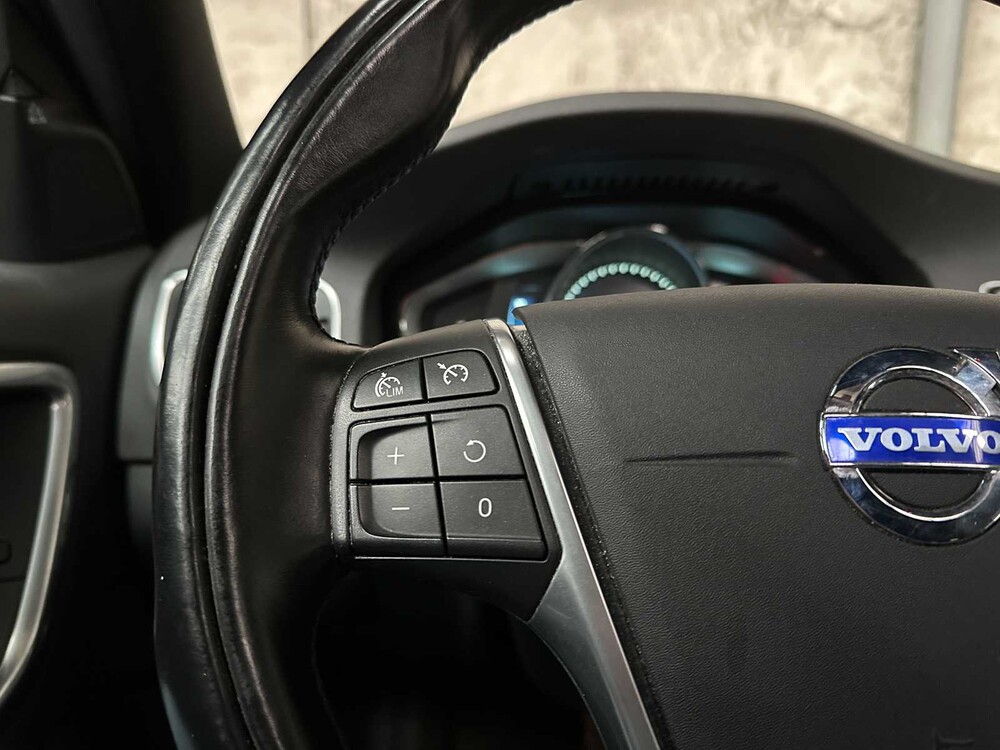 Volvo V60 2.4 D6 AWD Pl.i Sum. 215pk 2014, 3-TLD-47