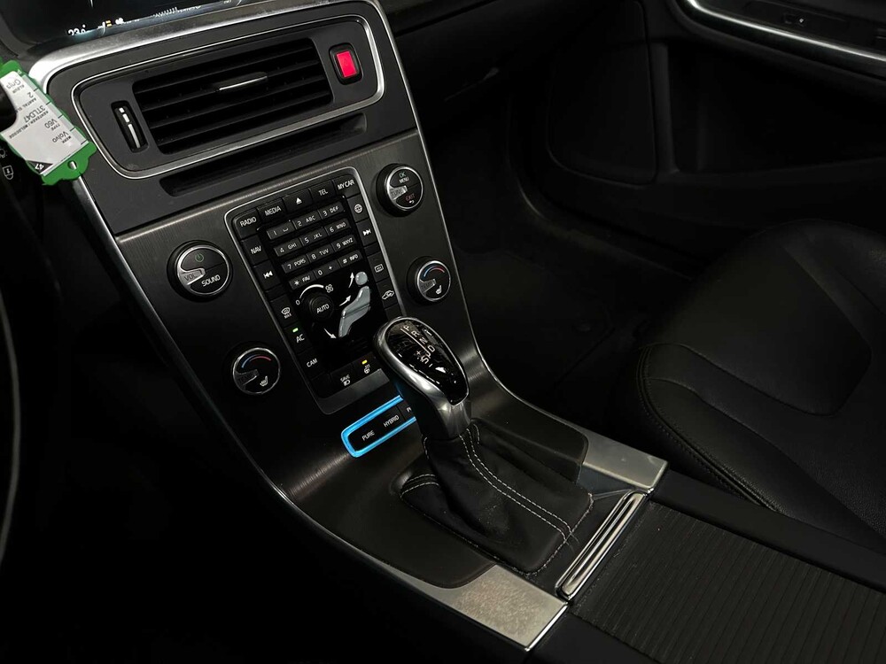 Volvo V60 2.4 D6 AWD Pl.i Sum. 215pk 2014, 3-TLD-47