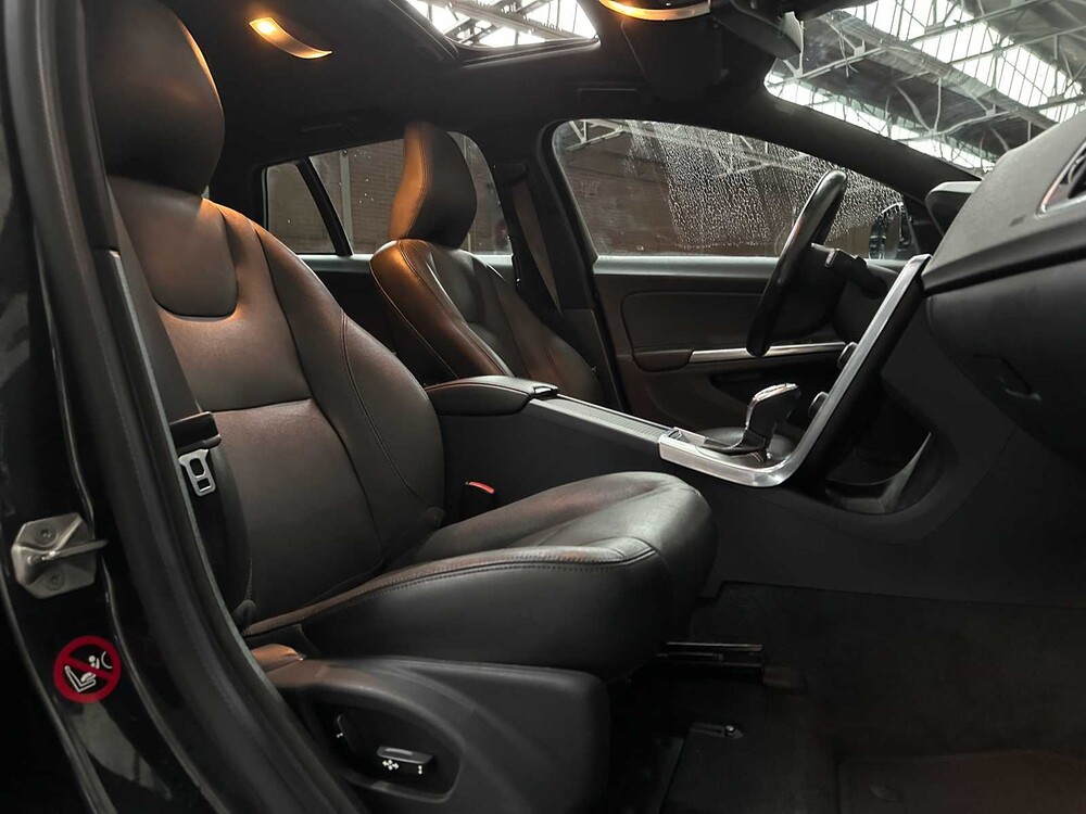 Volvo V60 2.4 D6 AWD Pl.i Sum. 215pk 2014, 3-TLD-47