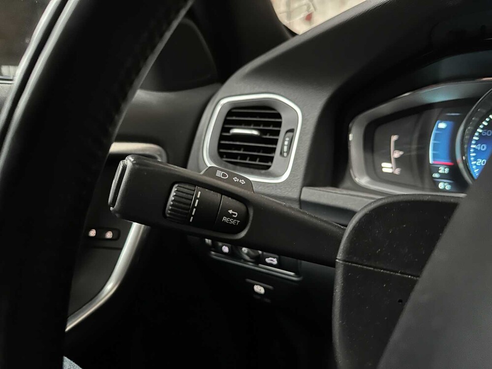 Volvo V60 2.4 D6 AWD Pl.i Sum. 215pk 2014, 3-TLD-47