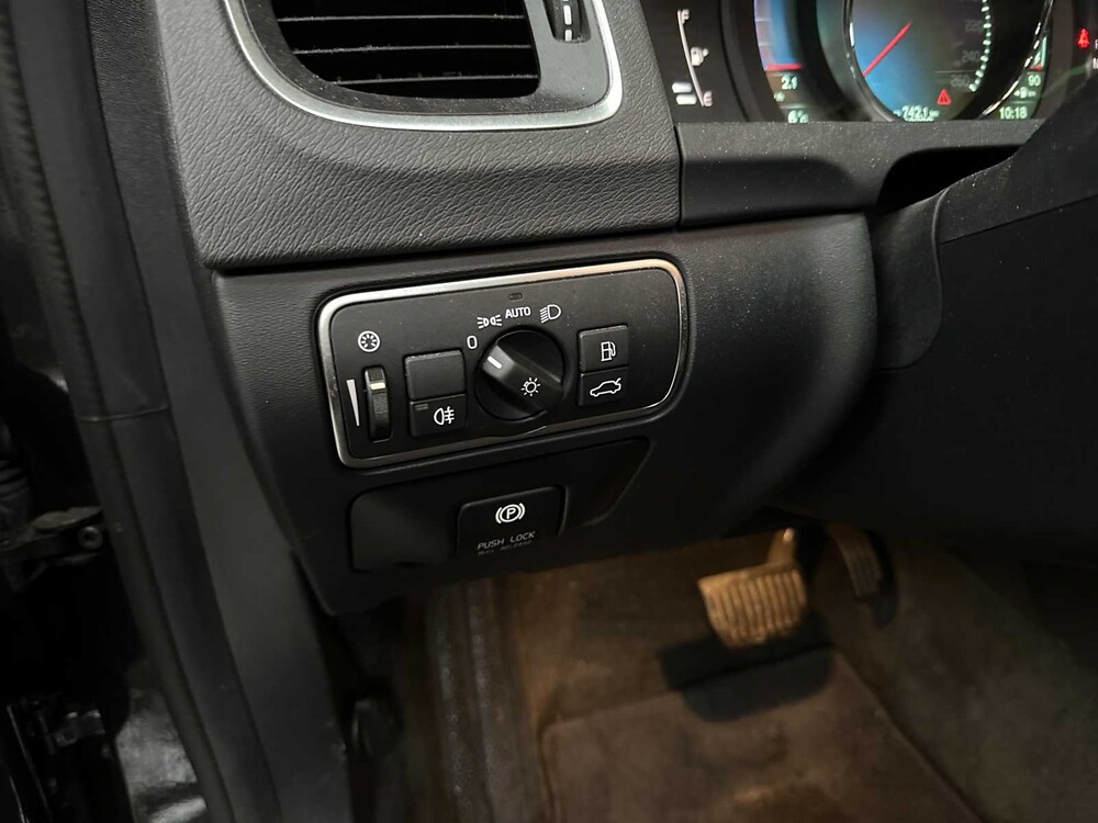 Volvo V60 2.4 D6 AWD Pl.i Sum. 215pk 2014, 3-TLD-47