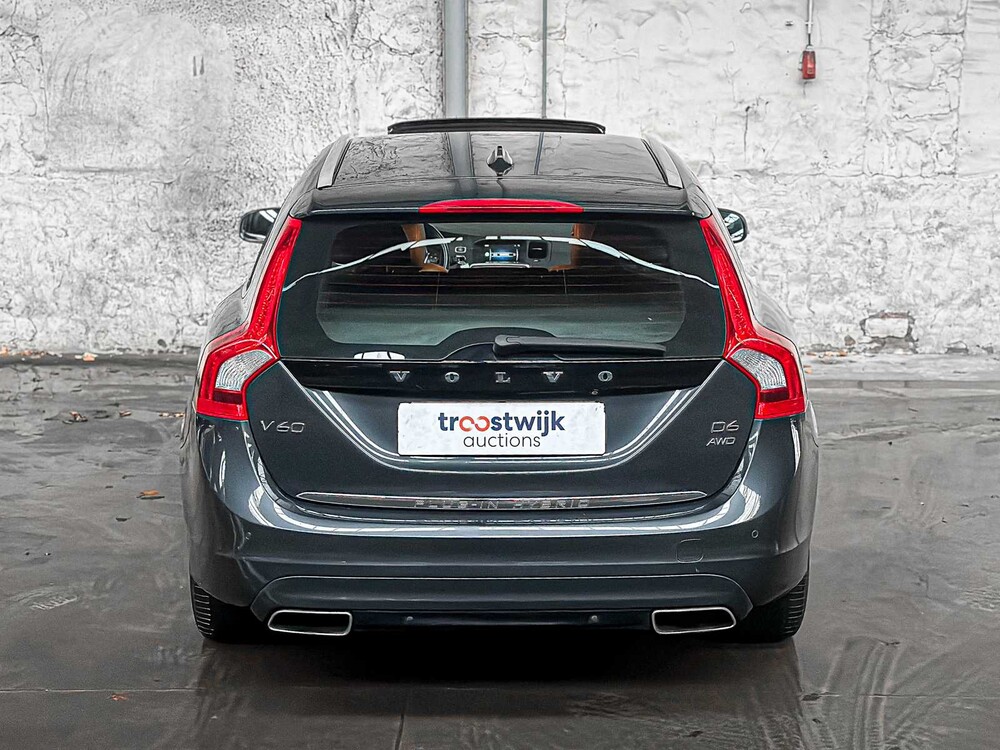 Volvo V60 2.4 D6 AWD Pl.i Sum. 215pk 2014, 3-TLD-47