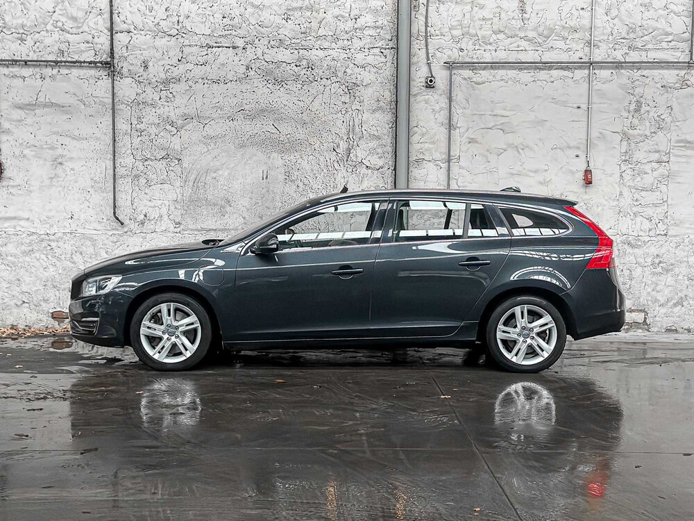Volvo V60 2,4 D6 Allradantrieb Pl.i Summ. 215 PS 2014, 3-TLD-47