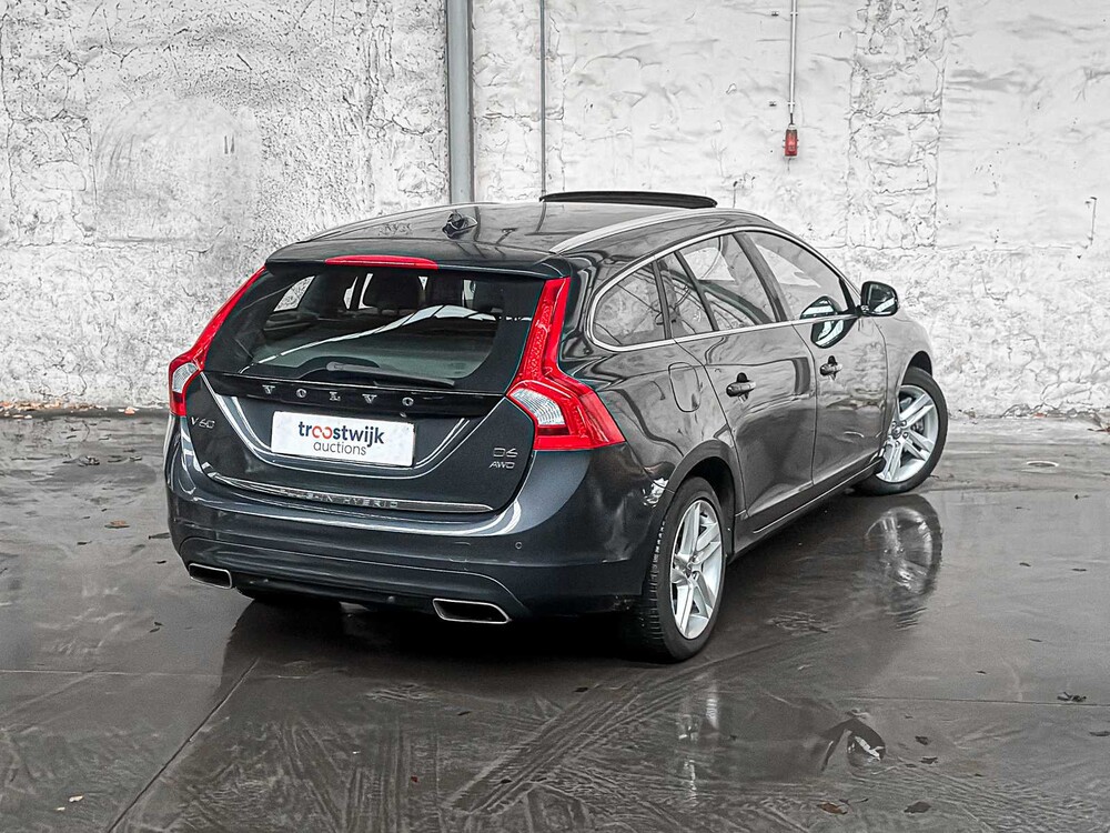 Volvo V60 2.4 D6 AWD Pl.i Sum. 215pk 2014, 3-TLD-47