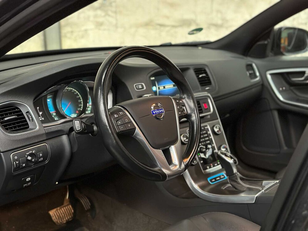 Volvo V60 2.4 D6 AWD Pl.i Sum. 215pk 2014, 3-TLD-47
