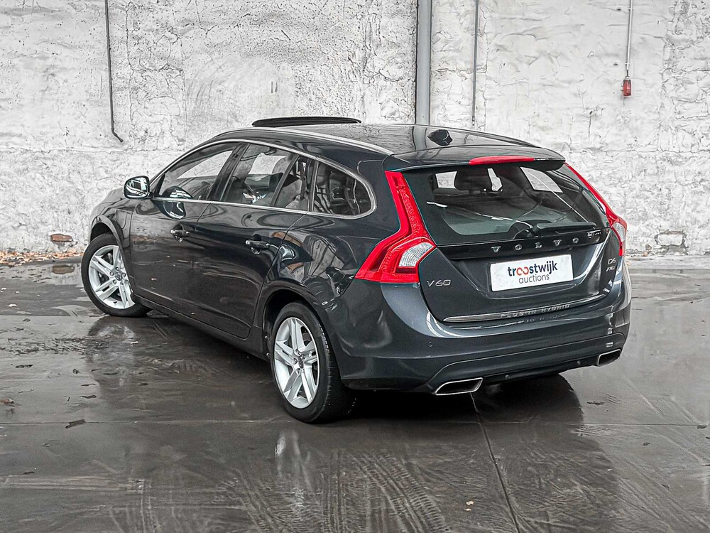 Volvo V60 2.4 D6 AWD Pl.i Sum. 215pk 2014, 3-TLD-47