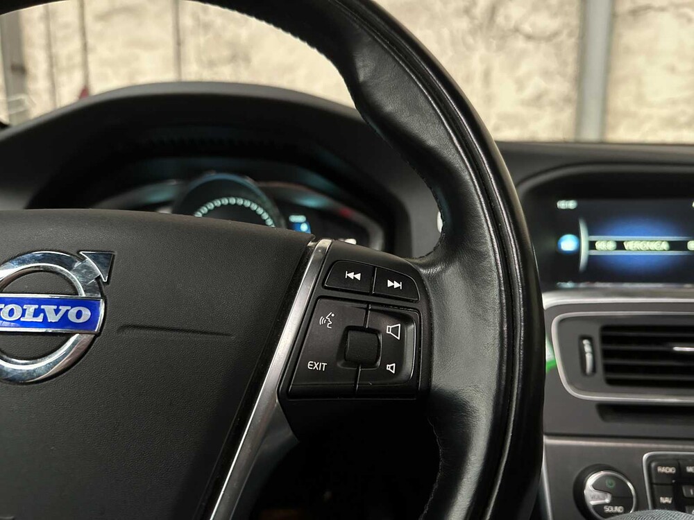 Volvo V60 2.4 D6 AWD Pl.i Sum. 215pk 2014, 3-TLD-47
