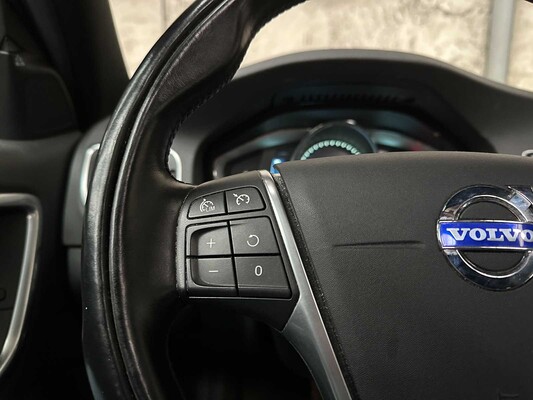 Volvo V60 2.4 D6 AWD Pl.i Sum. 215pk 2014, 3-TLD-47