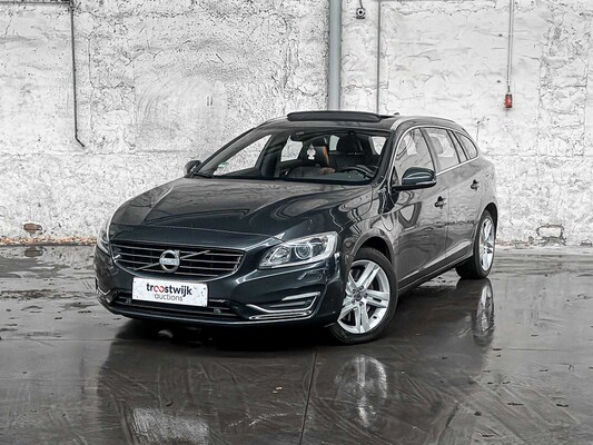 Volvo V60 2.4 D6 AWD Pl.i Sum. 215pk 2014, 3-TLD-47