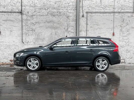 Volvo V60 2,4 D6 Allradantrieb Pl.i Summ. 215 PS 2014, 3-TLD-47