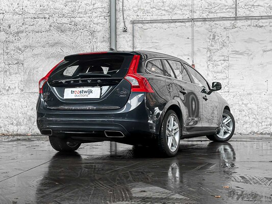 Volvo V60 2.4 D6 AWD Pl.i Sum. 215pk 2014, 3-TLD-47