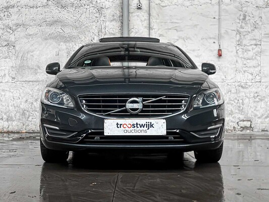 Volvo V60 2.4 D6 AWD Pl.i Sum. 215pk 2014, 3-TLD-47
