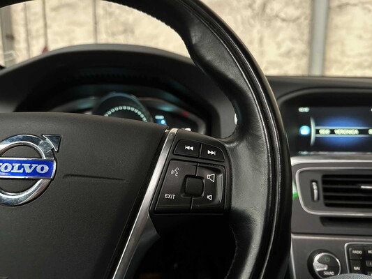 Volvo V60 2.4 D6 AWD Pl.i Sum. 215pk 2014, 3-TLD-47