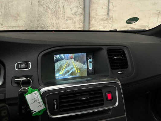 Volvo V60 2.4 D6 AWD Pl.i Sum. 215pk 2014, 3-TLD-47