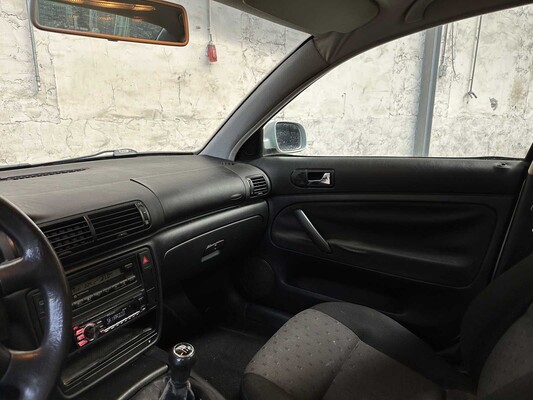 Volkswagen Passat 1.9 TDI Trendline 90hp 2000, 06-FD-FF