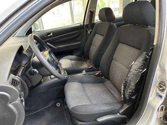 Volkswagen Passat 1.9 TDI Trendline 90hp 2000, 06-FD-FF