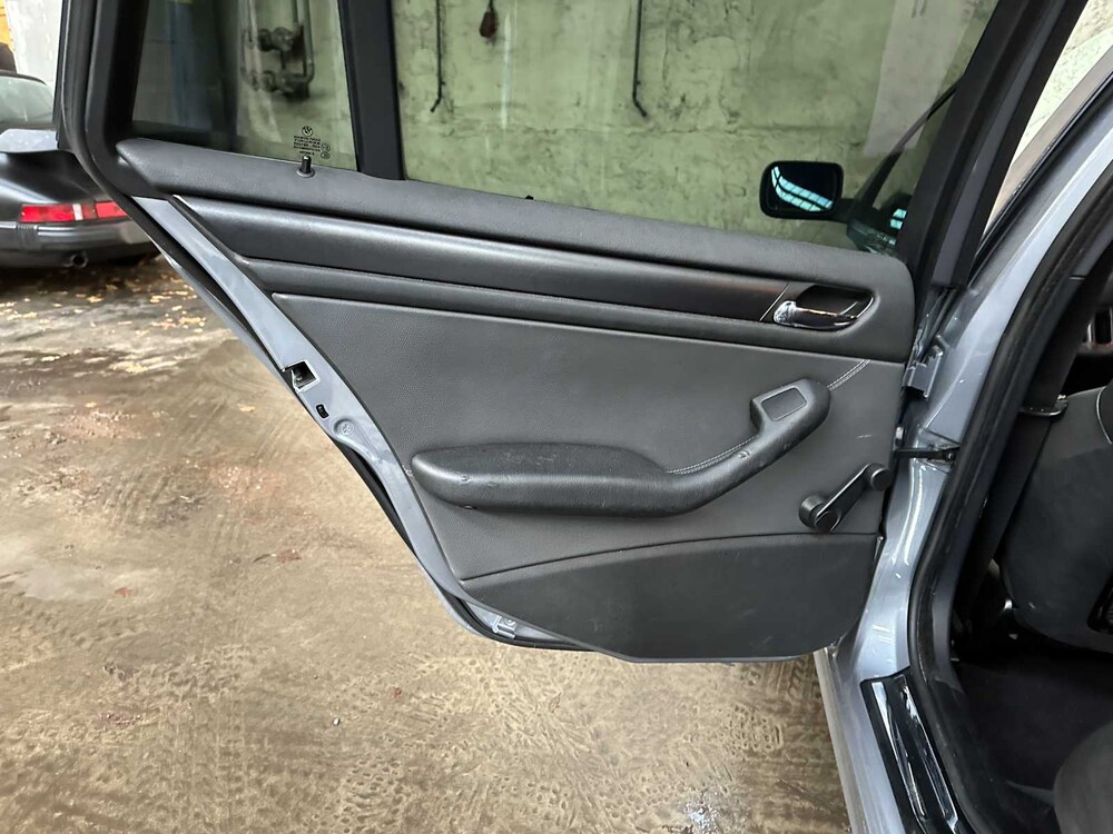 BMW 318i Touring Special Exec. 3-series 141hp 2003, 65-NJ-VL