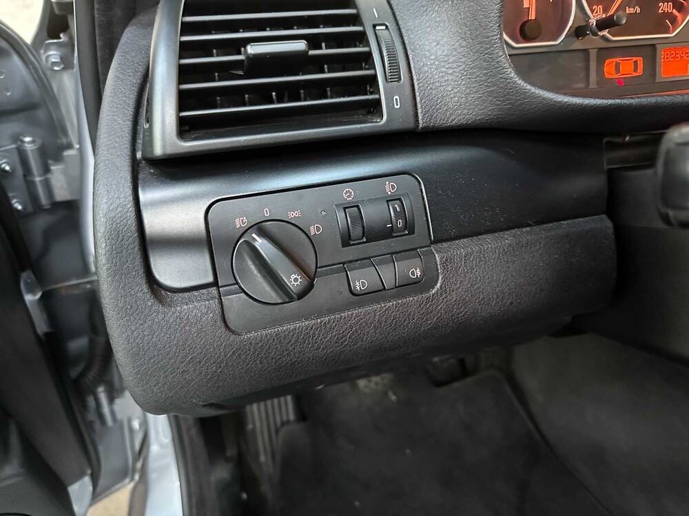 BMW 318i Touring Special Exec. 3-serie 141pk 2003, 65-NJ-VL