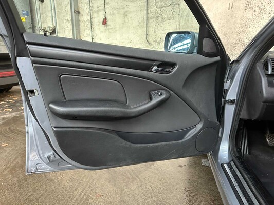 BMW 318i Touring Special Exec. 3-series 141hp 2003, 65-NJ-VL