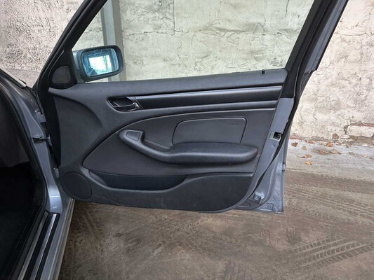 BMW 318i Touring Special Exec. 3-serie 141pk 2003, 65-NJ-VL