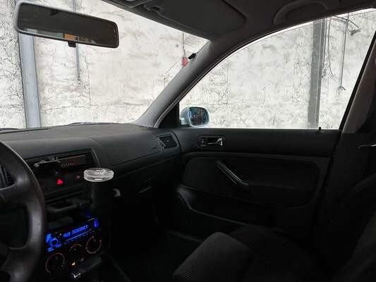 Volkswagen Golf 1.6 Trendline 101pk 2001 AUTOMAAT, 23-HP-FX