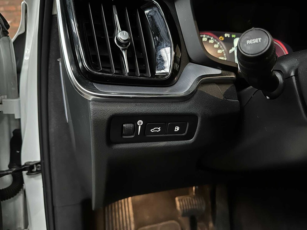 Volvo V60 2.0 T6 Recharge AWD Inscription Expression 253pk 2021 (Origineel-NL + 1e eigenaar), N-828-HZ