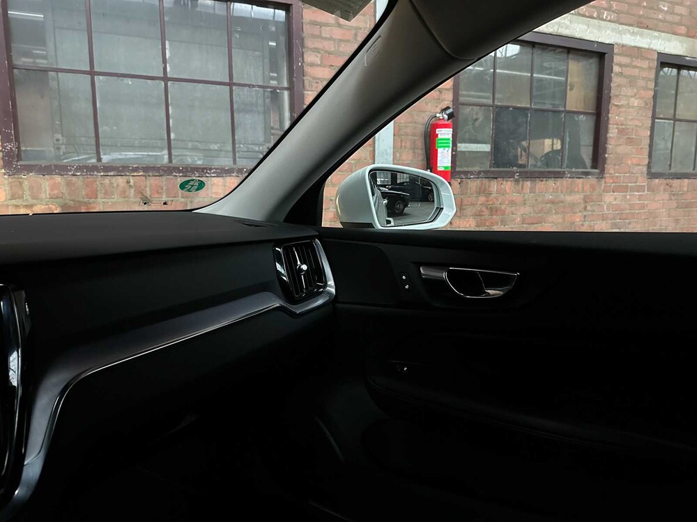 Volvo V60 2.0 T6 Recharge AWD Inscription Expression 253pk 2021 (Origineel-NL + 1e eigenaar), N-828-HZ