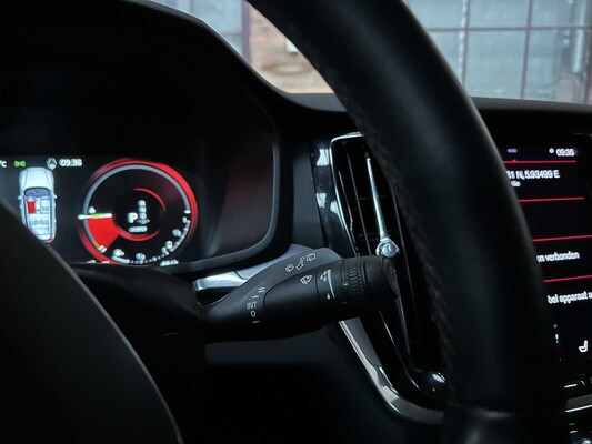 Volvo V60 2.0 T6 Recharge AWD Inscription Expression 253pk 2021 (Origineel-NL + 1e eigenaar), N-828-HZ