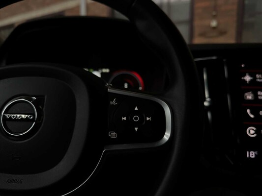 Volvo V60 2.0 T6 Recharge AWD Inscription Expression 253pk 2021 (Origineel-NL + 1e eigenaar), N-828-HZ