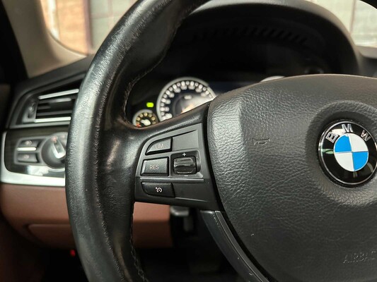 BMW 528i Touring Luxury Edition F11  245pk 2014 5-serie, 6-TZT-71