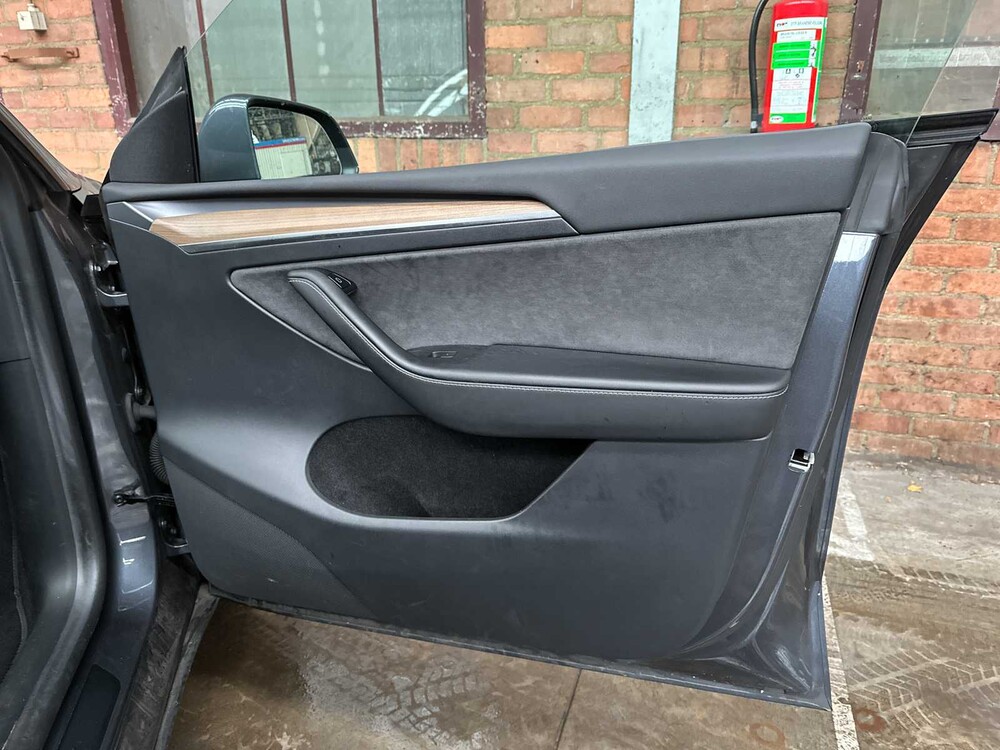 Tesla Model Y Long Range AWD 75kWh 351pk 2021, N-842-RT