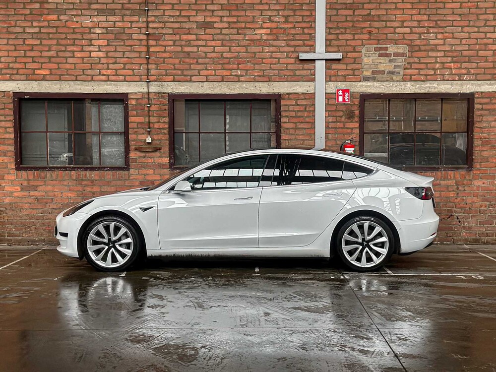 Tesla Model 3 Stnd.RWD Plus 60 kWh 238hp 2020, K-215-FG