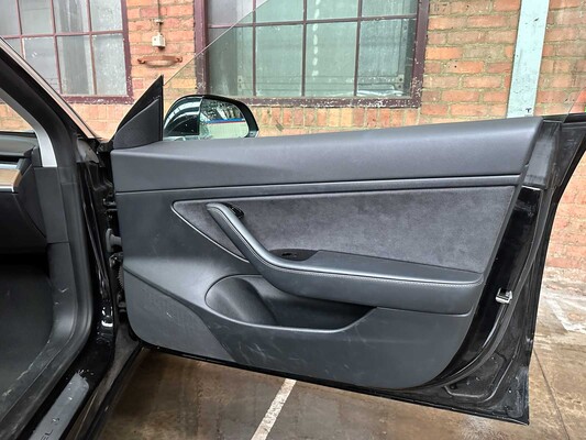 Tesla Model 3 Stnd.RWD Plus 60 kWh 238pk 2020, K-738-BV