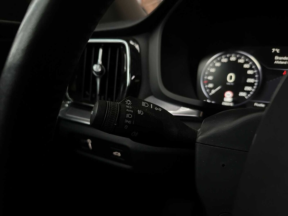 Volvo V60 2.0 T4 Moment.Pro 188pk 2019, ZP-740-L