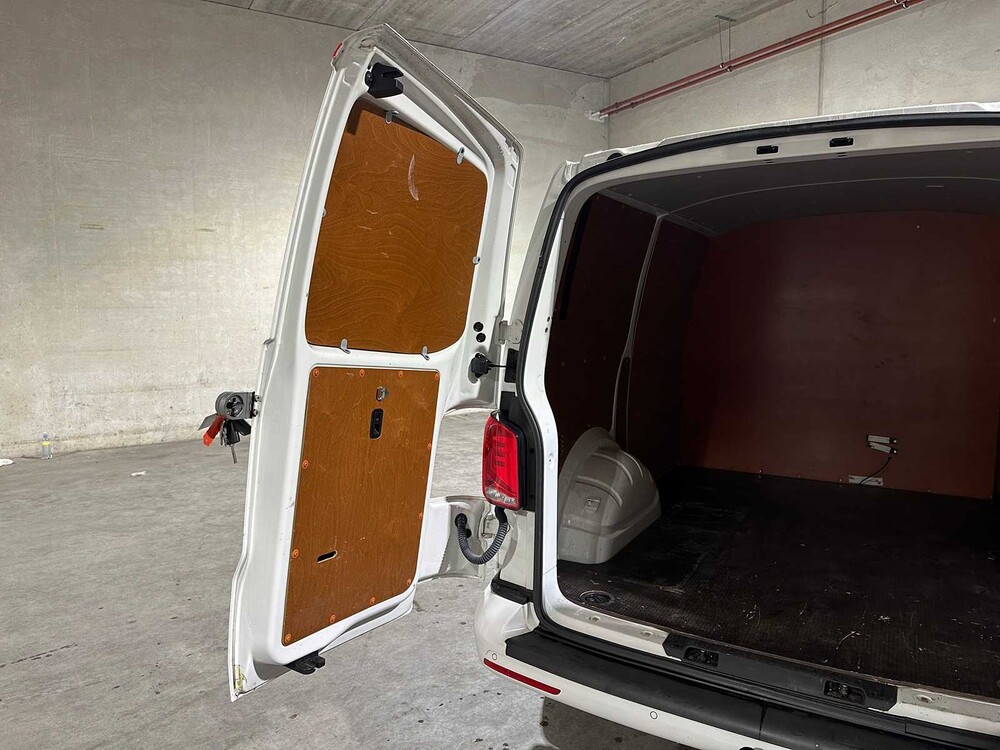 Volkswagen Transporter 2.0 TDI L1H1 28 90pk 2021, VLF-37-F Bedrijfswagen