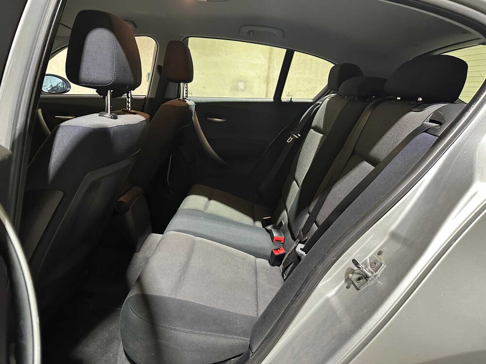 BMW 118i High Executive 129pk 2005 1-serie, 46-RK-RP