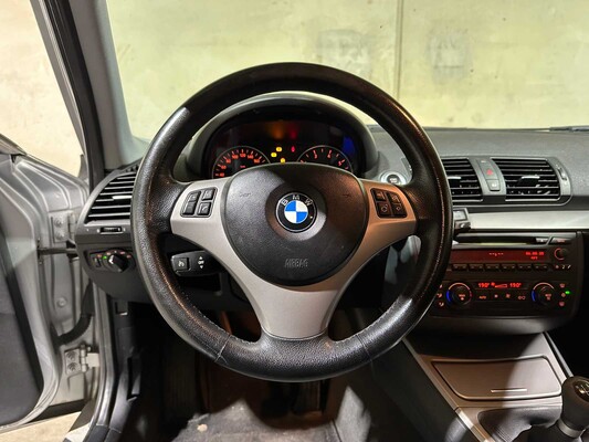 BMW 118i High Executive 129pk 2005 1-serie, 46-RK-RP