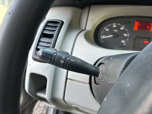 Renault Trafic 2.0 dCi T27 L1H1 Générique 114pk 2010, 4-VGG-31