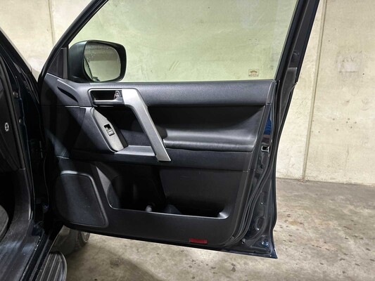 Toyota Land Cruiser 2.8 D-4D-F Challenger Blind Van 177pk 2020, VHH-33-H Bedrijfswagen